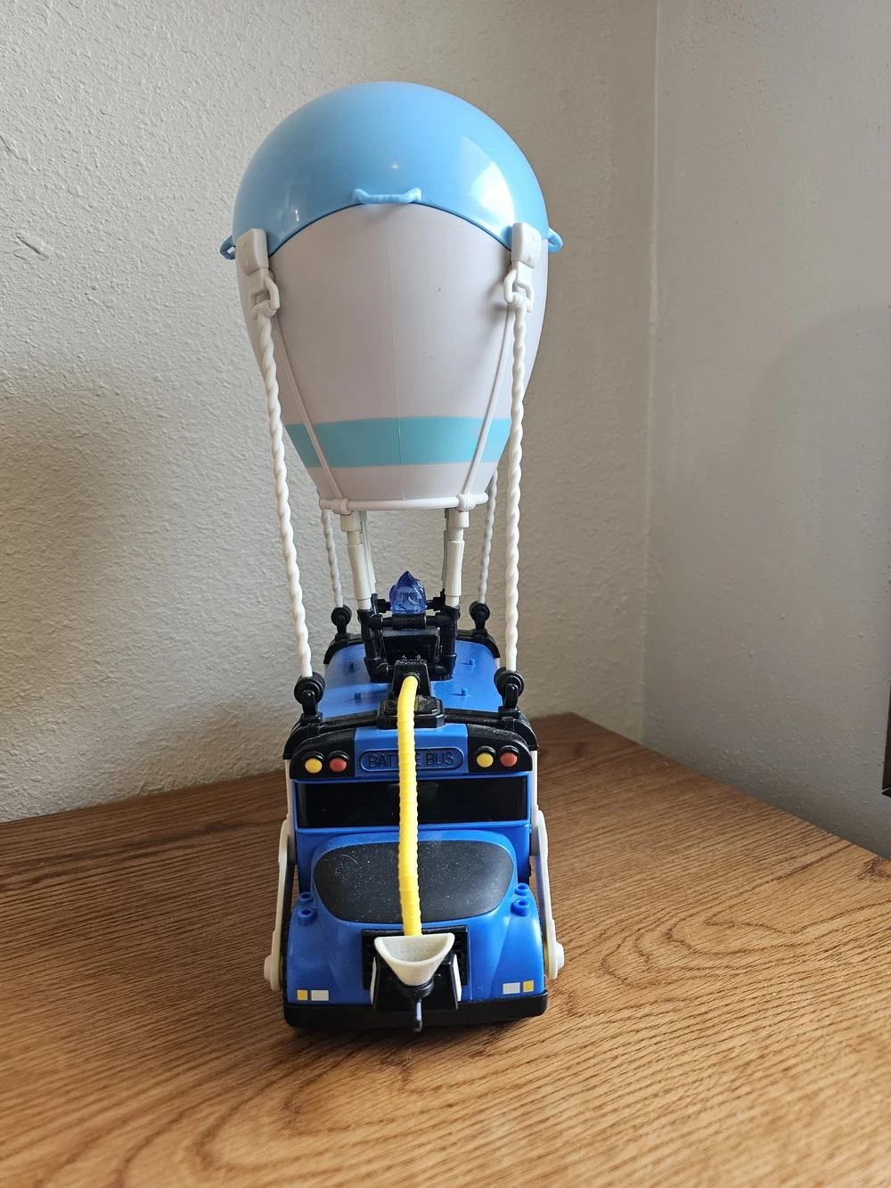 Fortnite Battle Bus 2018 Epic Games Moose 14 Inch Toy Vehicle Ballon
